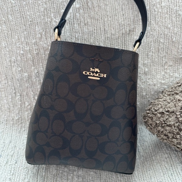 Coach hand bag - Picture 3 of 5